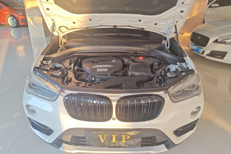 宝马X1 2019款 sDrive18Li 尊享型机舱底盘24