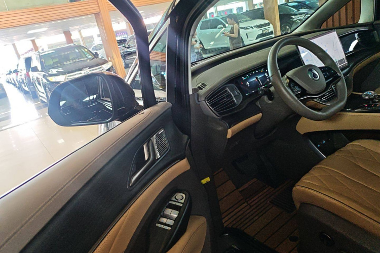 腾势D9 2024款 DM-i 980 四驱尊荣型中控内饰20