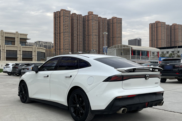 长安UNI-V 2022款 1.5T 智慧领航型车身外观6003