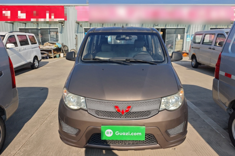 五菱汽车 五菱宏光 2015款 1.2L S 基本型国V车身外观2