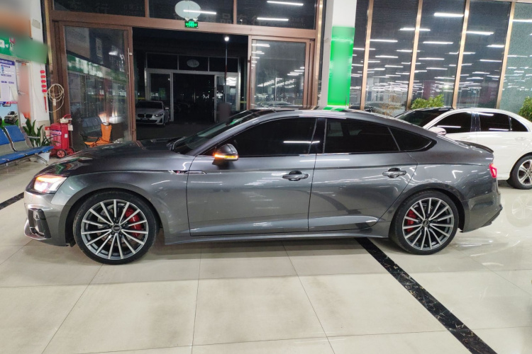 奥迪A5 2021款 Sportback 40 TFSI quattro 豪华致雅型车身外观4