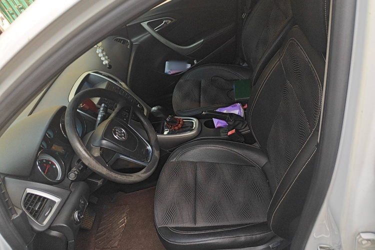 别克 英朗 2013款 XT 1.6L 自动时尚版局部细节19