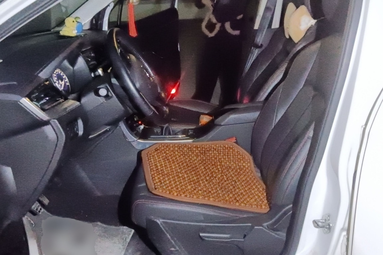 海马S5青春版 2017款 1.6L 手动尊贵型中控内饰19