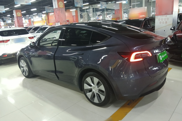特斯拉 Model Y 2022款 后轮驱动版车身外观4