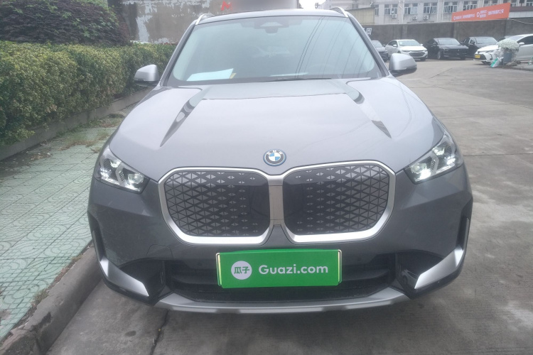 宝马iX1 2023款 xDrive30L X设计套装车身外观2