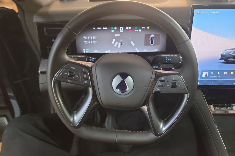 腾势Z9 2024款 1100km 四驱Max版中控内饰13