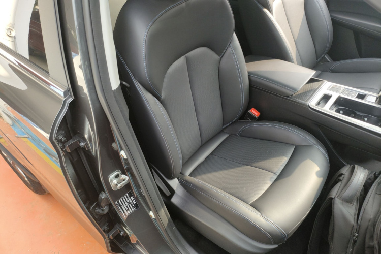 荣威RX5 2023款 PLUS 330TGI 自动领潮智惠版局部细节41