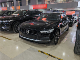 沃尔沃S90新能源 2023款 T8插电式混合动力 四驱长续航智逸豪华版