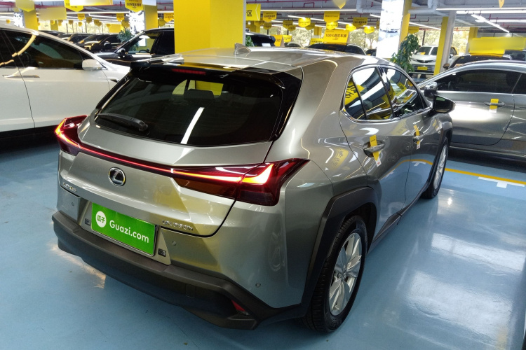 雷克萨斯UX 2022款 260h 探·趣版车身外观6005
