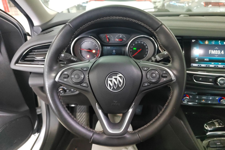 别克 君威 2019款 20T 精英型 国VI中控内饰13