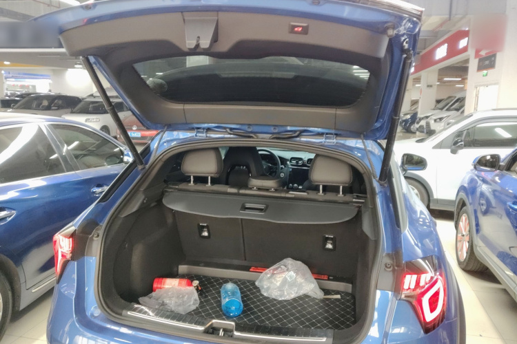 领克02 2021款 2.0TD 自动两驱劲 冠军版机舱底盘23