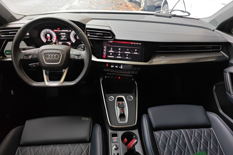 奥迪A3 2025款 Sportback 35TFSI 飞驰尊享型 +豪华臻选包中控内饰12