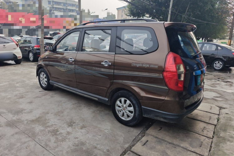 五菱汽车 五菱宏光 2013款 1.2L S舒适型国IV车身外观4