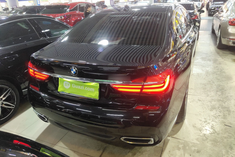 宝马7系 2018款 730Li 领先型 M运动套装车身外观6