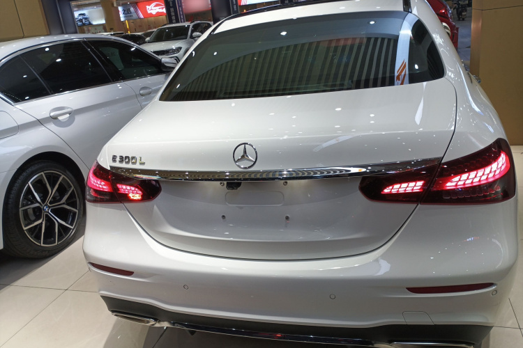 奔驰E级 2021款 E 300 L 运动豪华型车身外观6