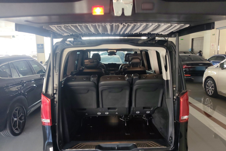 奔驰V级 2016款 V 260 领航版局部细节23