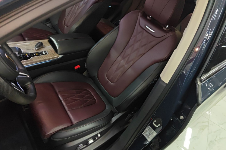 红旗HS7 2023款 2.0T 自动四驱旗领版 六座局部细节19