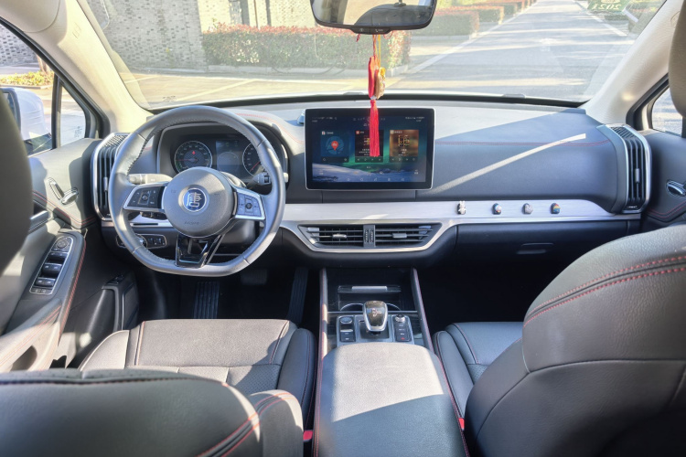 比亚迪 唐新能源 2018款 DM 2.0T 全时四驱智联创睿型 7座 国V中控内饰7001