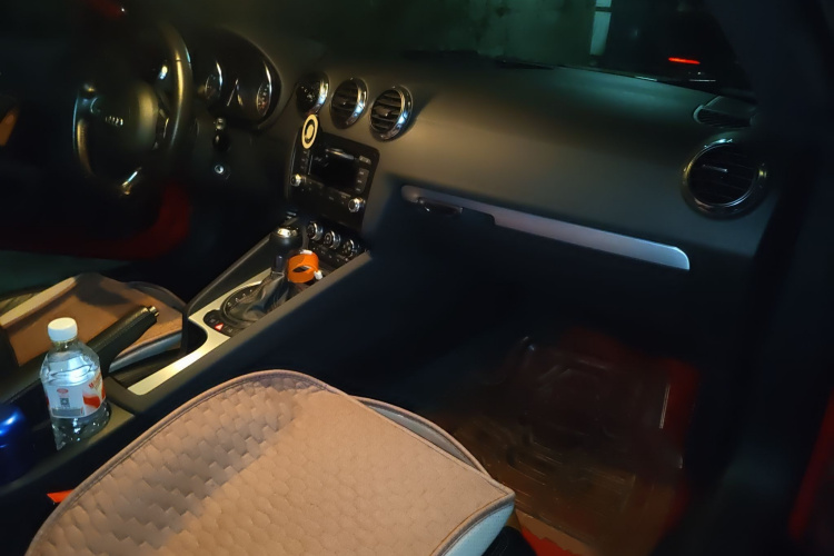 奥迪TT 2010款 TT 2.0TFSI典藏版中控内饰12