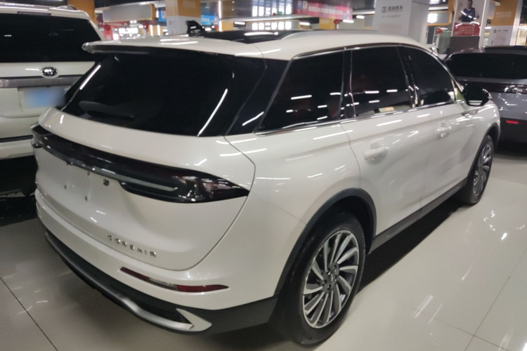 林肯 冒险家 2023款 2.0T 两驱尊雅版车身外观7