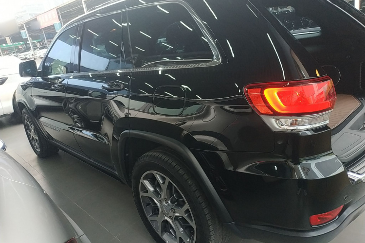 Jeep 大切诺基(进口) 2020款 3.0L 精英导航版车身外观6003