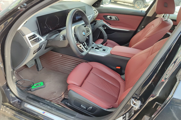 宝马3系 2025款 330Li M运动曜夜套装局部细节19