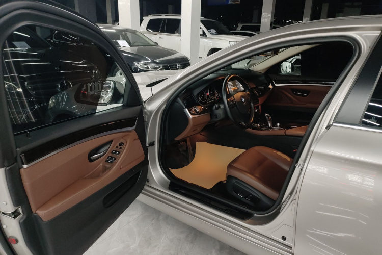 宝马5系 2014款 525Li 领先型中控内饰20