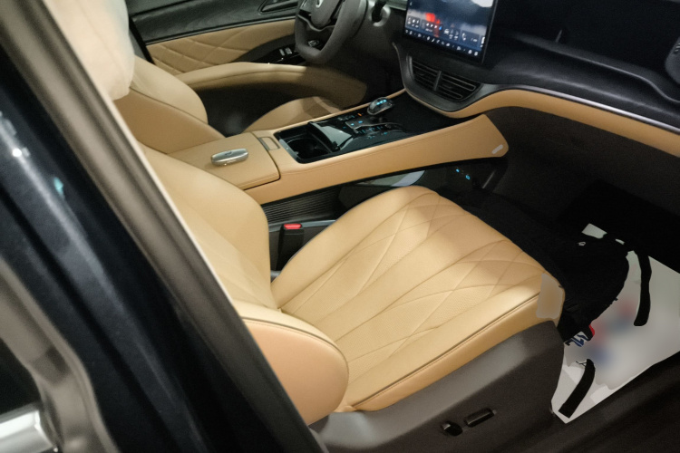 腾势D9 2022款 DM-i 1040 尊贵型局部细节41