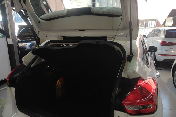 福特 福克斯 2015款 两厢 EcoBoost 125 自动超能风尚型机舱底盘23