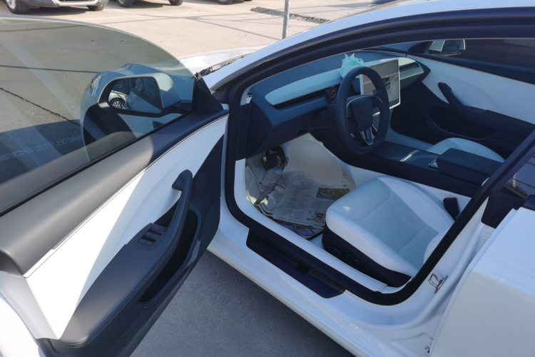 特斯拉 Model 3 2023款 长续航全轮驱动版中控内饰20