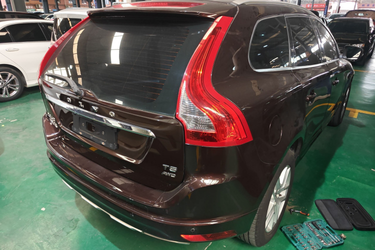 沃尔沃XC60 2017款 T5 AWD 智进版车身外观7