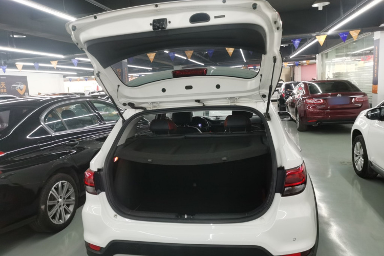 起亚 KX CROSS 2018款 1.6L 自动灵动天窗版机舱底盘23