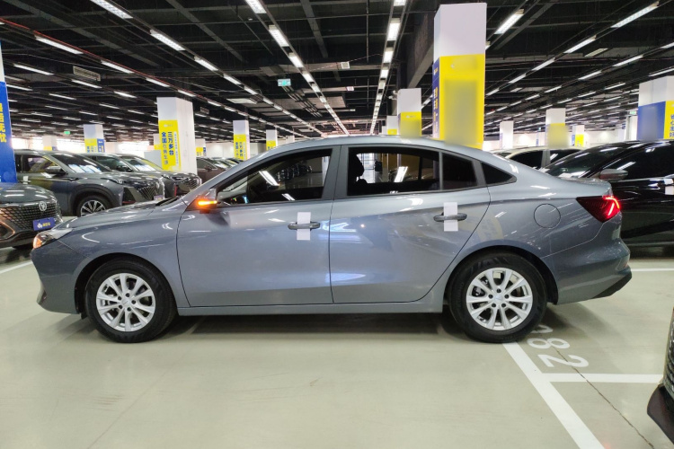 荣威i5 2023款 1.5L 手动舒享版车身外观6003