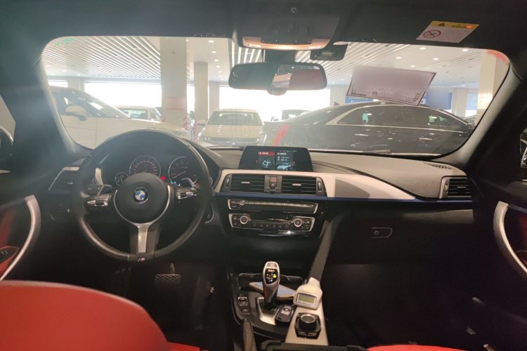 宝马3系 2019款 320i M运动套装中控内饰7002