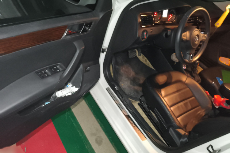 大众 桑塔纳 2013款 1.6L 自动豪华版中控内饰7003