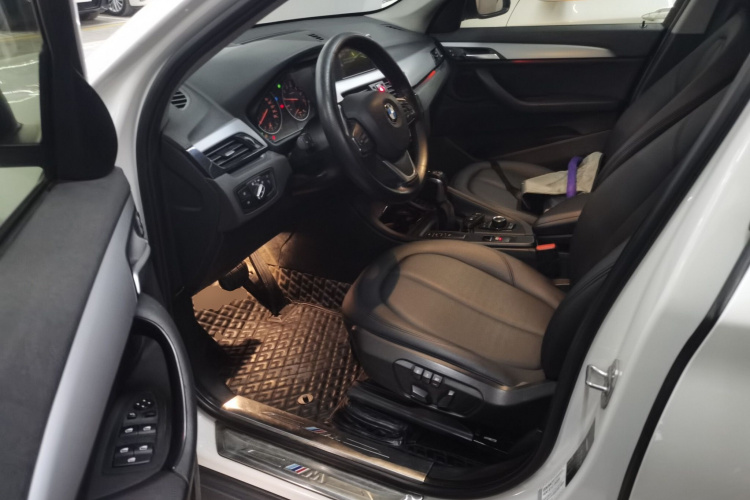 宝马X1 2016款 sDrive18Li 尊享型中控内饰20