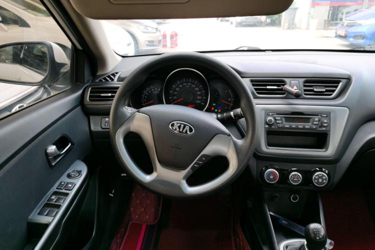 起亚K2 2015款 三厢 1.4L MT GLS局部细节13