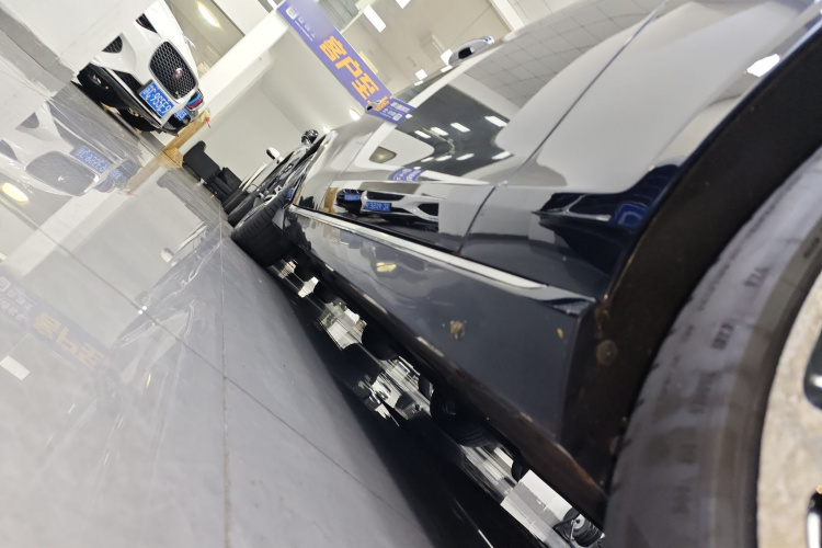 捷豹XFL 2021款 XFL 2.0T P250 两驱尊享豪华版局部细节9001