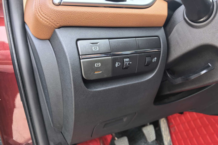 东南DX7 2015款 1.5T 手动尊贵型局部细节9008