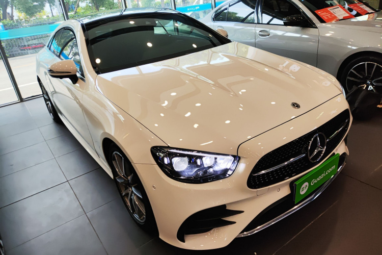 奔驰E级(进口) 2023款 E 300 轿跑车车身外观3