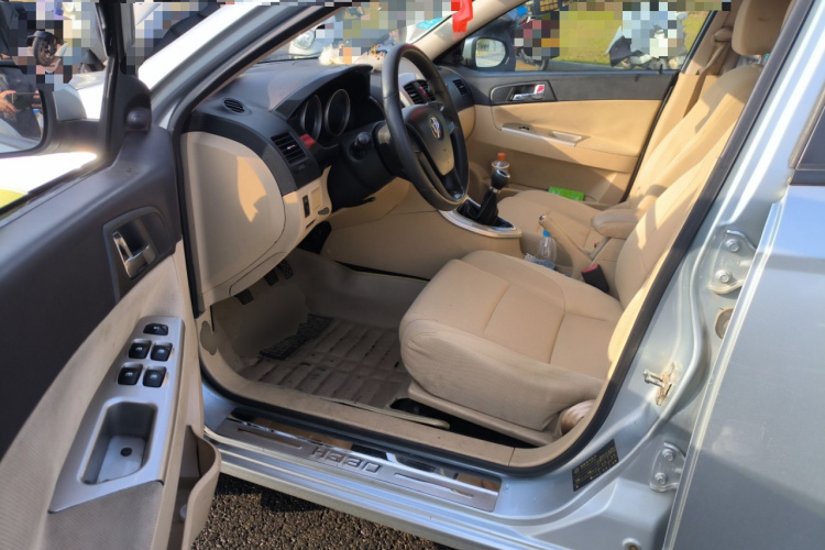 中华H330 2013款 1.5L 手动舒适型中控内饰20
