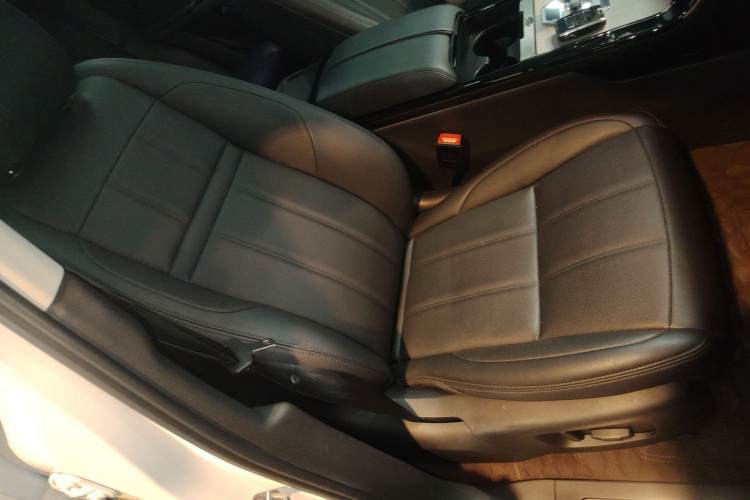 路虎 揽胜极光 2021款 极光L 249PS R-Dynamic S 性能版局部细节41