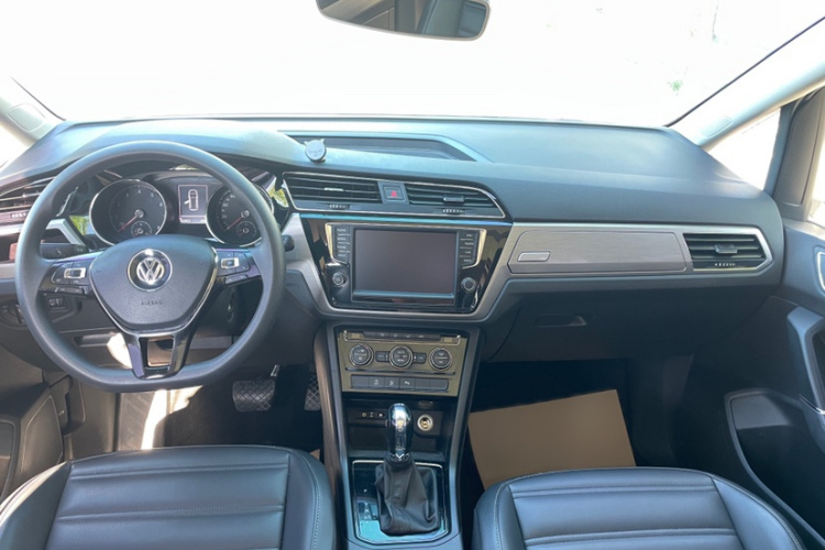 大众 2018款 途安L 280TSI DSG舒适版 7座 国VI中控内饰7006