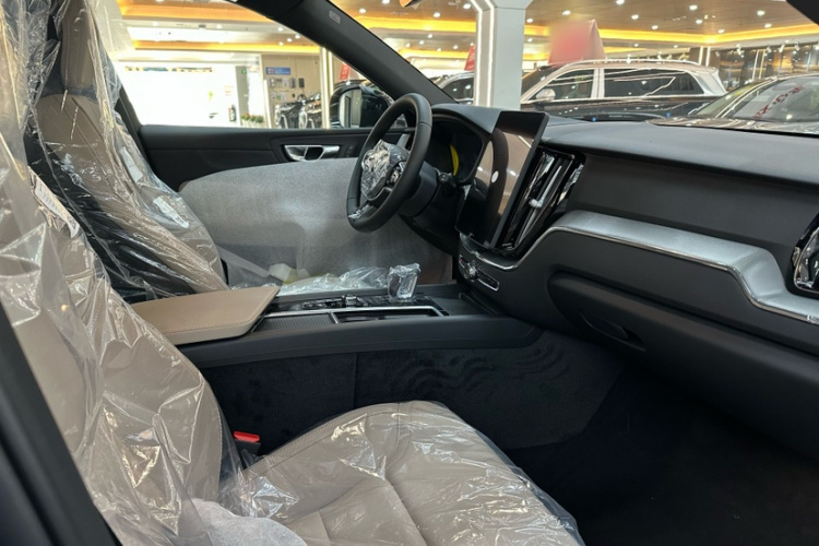 沃尔沃XC60 2026款 B5 四驱智逸豪华版中控内饰7008