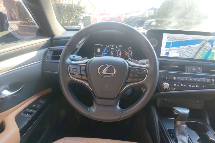 雷克萨斯ES 2022款 200 卓越版中控内饰13