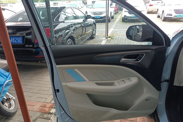 荣威 龙猫 2022款 1.5L 灵动猫猫版中控内饰7007