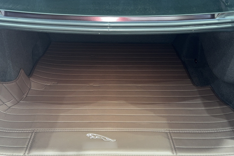 捷豹XFL 2017款 XFL 2.0T 240PS 尊享版局部细节23