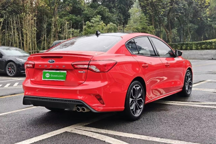 福特 福克斯 2020款 三厢 EcoBoost 180 自动ST Line车身外观6004