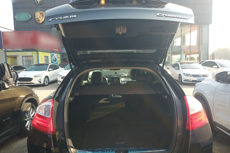 本田 歌诗图 2016款 2.4L 豪华版机舱底盘23