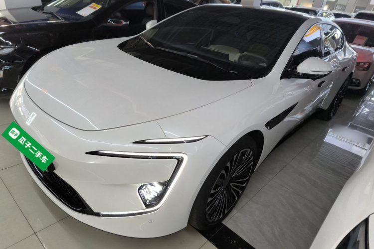 阿维塔12 2025款 Ultra增程版车身外观1